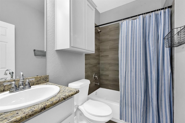 3534 Cork Dr, Houston, TX 77047 - full bath featuring vanity and shower / tub combo with curtain