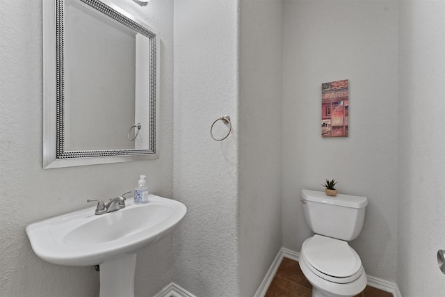 3330 Lake Island Dr, Montgomery, TX 77356 - half bath featuring tile patterned floors and a textured wall