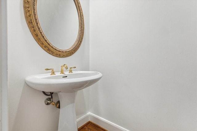 1976 Vermont St, Houston, TX 77019 - bathroom with baseboards