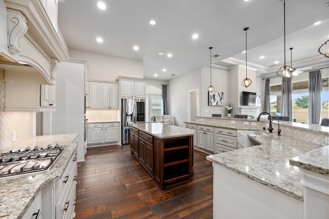 19219 Spotted Bass Ln, Cypress, TX 77433 - kitchen with stainless steel appliances, backsplash, dark wood-style floors, a large island with sink, and recessed lighting