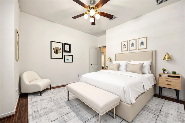 6230 Ledger Ln, Missouri City, TX 77459 - bedroom featuring a ceiling fan and light wood-style flooring