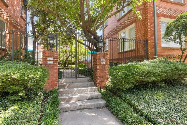 1214 Bartlett St Unit 17, Houston, TX 77006 - photo 1