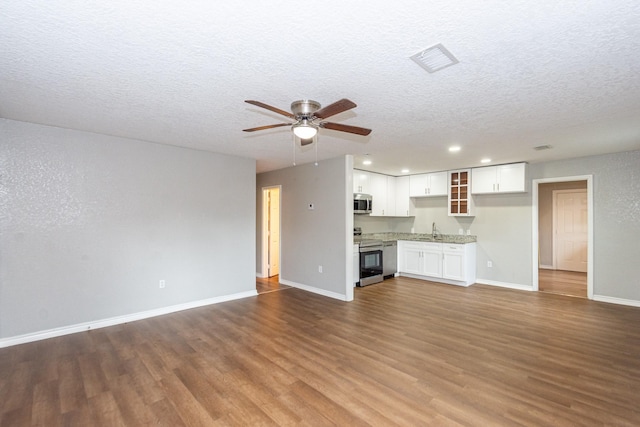 521 Murrell St, Clute, TX 77531 - photo 4