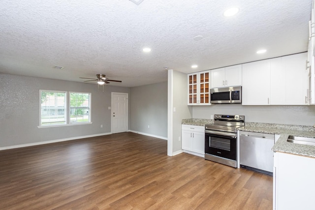 521 Murrell St, Clute, TX 77531 - photo 7