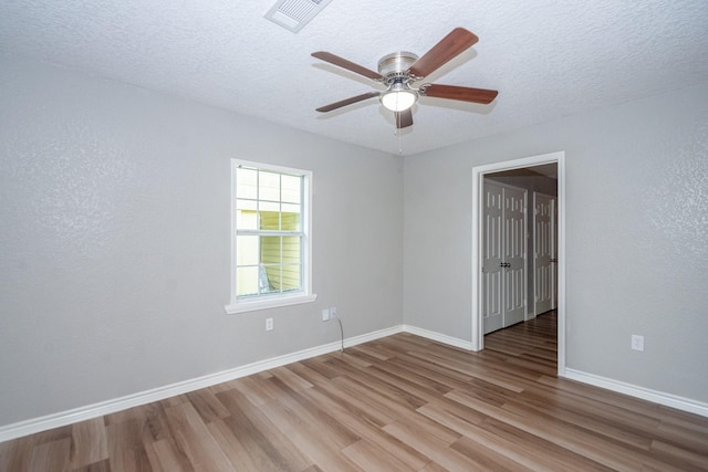 521 Murrell St, Clute, TX 77531 - photo 17