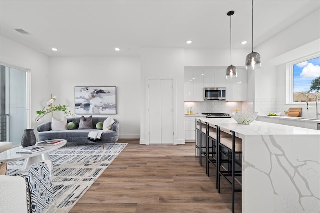 216 E 31st 1/2 St Unit B, Houston, TX 77018 - living area featuring recessed lighting and wood finished floors