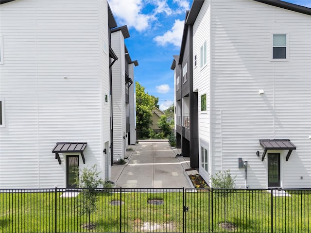 216 E 31st 1/2 St Unit B, Houston, TX 77018 - view of side of property