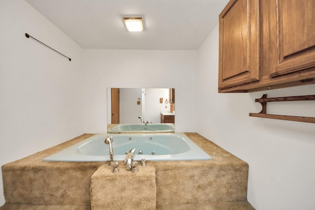 1404 Aldrich St, Houston, TX 77055 - full bath with a jetted tub