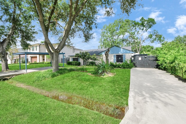 1404 Aldrich St, Houston, TX 77055 - view of front of house featuring a front lawn, driveway, and a gate