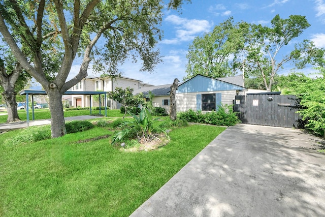 1404 Aldrich St, Houston, TX 77055 - view of front of house with a front yard and a gate