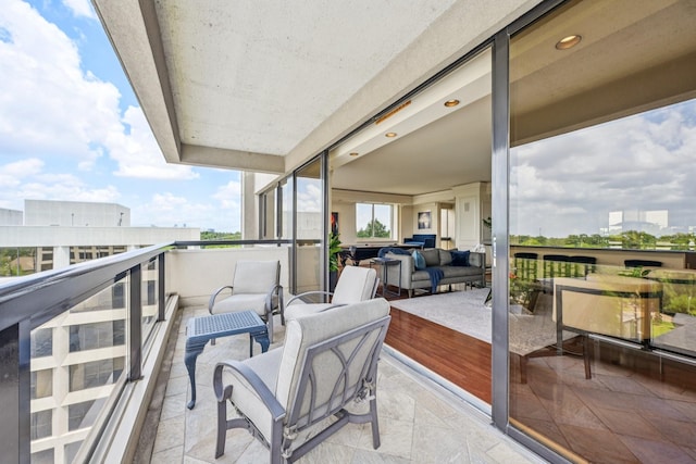 49 Briar Hollow Ln Unit 702, Houston, TX 77027 - balcony with outdoor lounge area