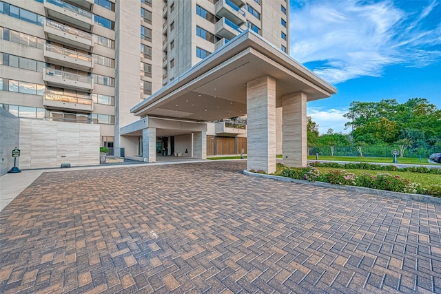 49 Briar Hollow Ln Unit 702, Houston, TX 77027 - view of property's community