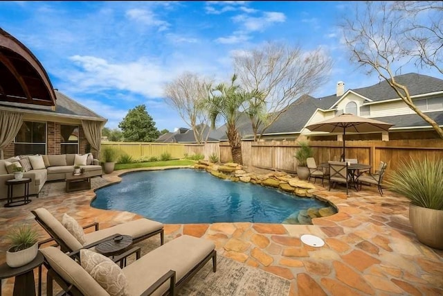 6423 Middlelake Ct, Katy, TX 77450 - view of swimming pool featuring an outdoor hangout area, a patio area, a fenced backyard, and outdoor dining space