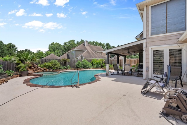 19511 Oak Station Dr, Humble, TX 77346 - view of pool featuring ceiling fan, a patio, a fenced backyard, and a pool with connected hot tub
