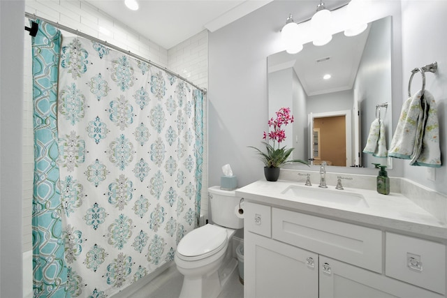 1353 Chantilly Ln, Houston, TX 77018 - full bathroom with vanity, a shower with curtain, and ornamental molding