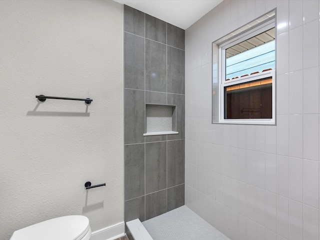 2515 Garapan St, Houston, TX 77091 - bathroom with a tile shower and toilet