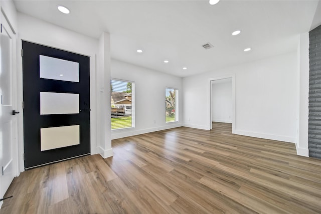 9622 Clanton St, Houston, TX 77080 - foyer entrance featuring wood finished floors and recessed lighting