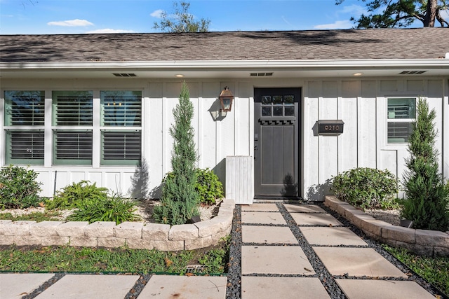 9210 Rangely Dr, Houston, TX 77055 - entrance to property with a shingled roof