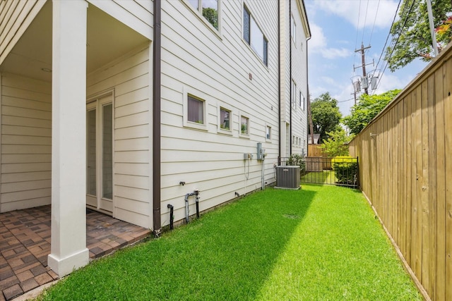 805 Sandman St, Houston, TX 77007 - view of side of property featuring a central air condition unit and a patio