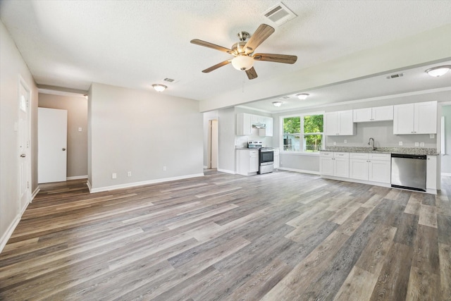 210 Laurel St, Lake Jackson, TX 77566 - unfurnished living room with ceiling fan, light wood-style floors, and a textured ceiling