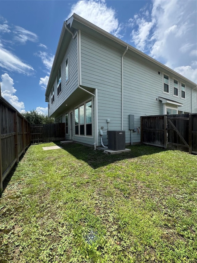 214 Fulton Station Dr, Houston, TX 77009 - back of house featuring a fenced backyard