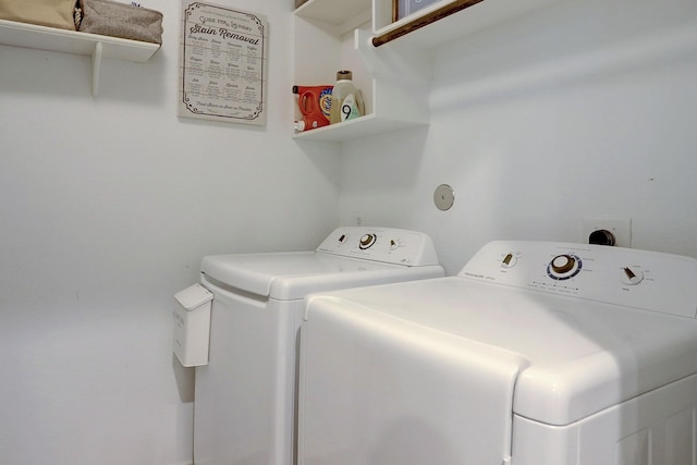 1113 Peden St Unit A, Houston, TX 77006 - laundry room featuring washer and clothes dryer