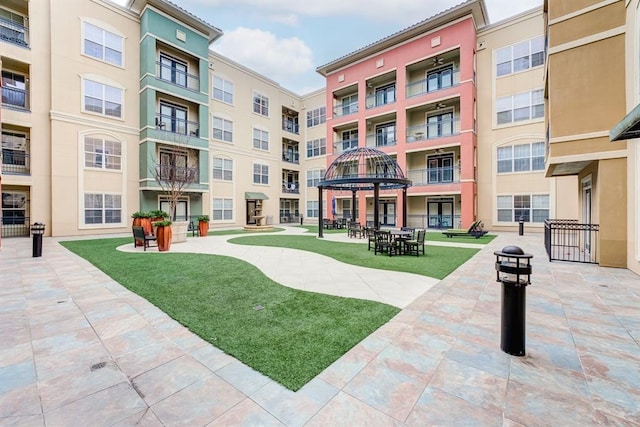 1711 Old Spanish Trl Unit 110, Houston, TX 77054 - surrounding community with a gazebo