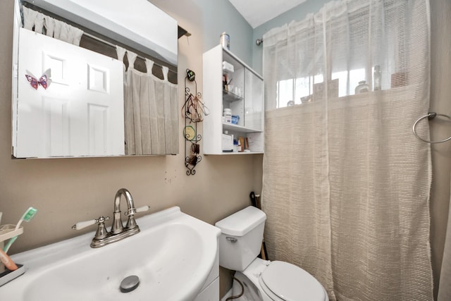 4827 Dalmatian Dr, Houston, TX 77045 - full bathroom with a sink and a shower with shower curtain