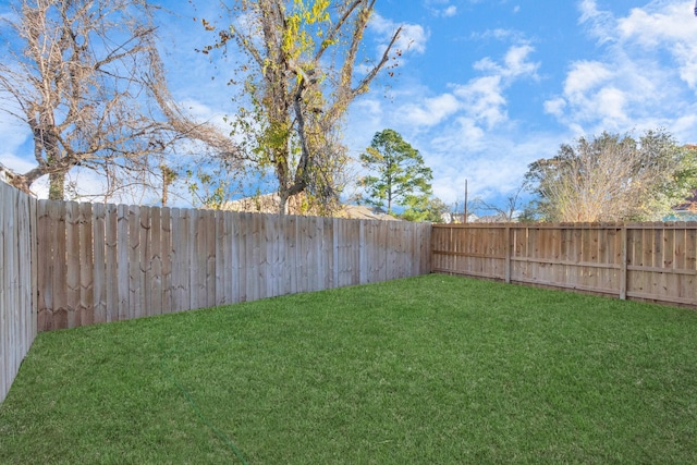 2213 Lee St, Houston, TX 77026 - view of fenced backyard