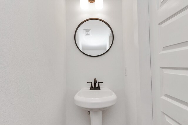 2213 Lee St, Houston, TX 77026 - bathroom with a sink