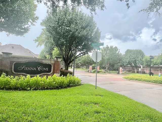 1150 Sienna Hill Dr, Houston, TX 77077 - community sign featuring a yard