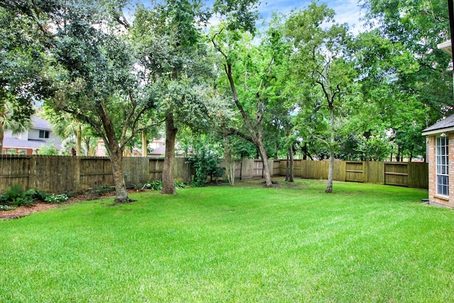 603 Forest Bend Ln, Friendswood, TX 77546 - view of fenced backyard