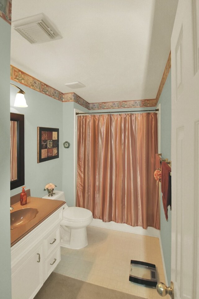 603 Forest Bend Ln, Friendswood, TX 77546 - full bathroom featuring vanity and a shower with curtain