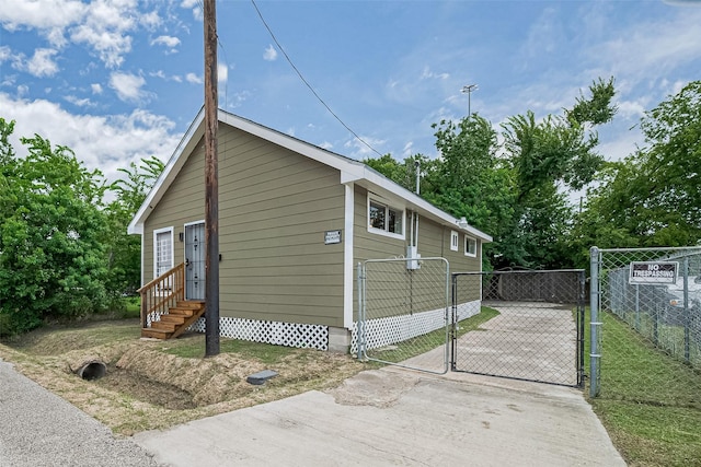 3024 Brackenridge St, Houston, TX 77026 - view of side of home with a gate and entry steps