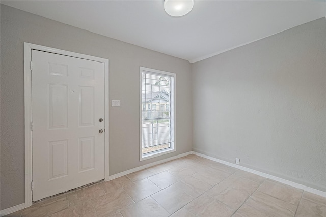 3024 Brackenridge St, Houston, TX 77026 - foyer featuring baseboards