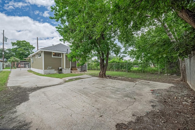3024 Brackenridge St, Houston, TX 77026 - view of patio / terrace featuring driveway