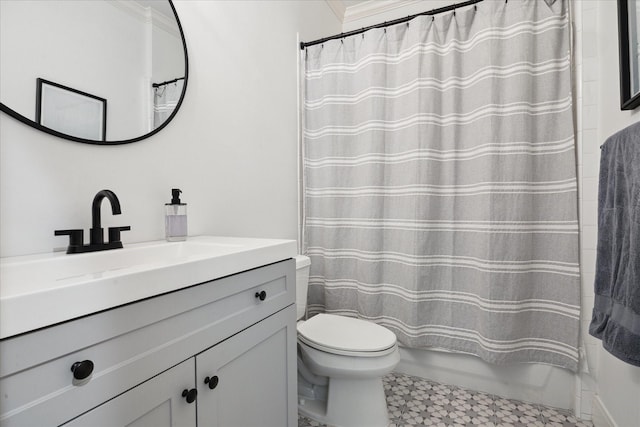5220 Hazard St, Houston, TX 77098 - full bath featuring vanity, tile patterned floors, and shower / tub combo