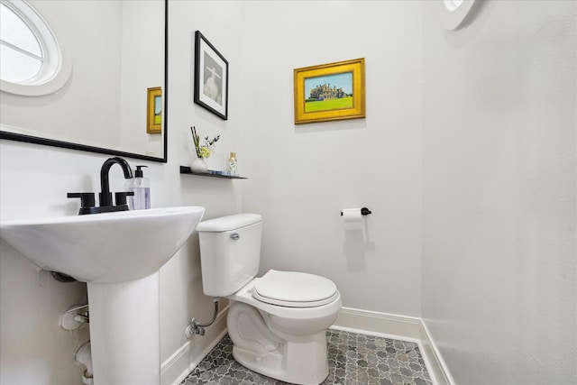 5220 Hazard St, Houston, TX 77098 - bathroom with baseboards