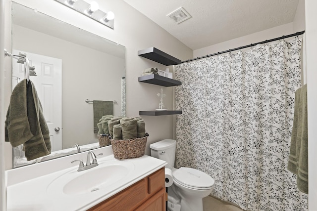 15010 Sunset Villa Ct, Humble, TX 77396 - full bathroom featuring vanity and curtained shower