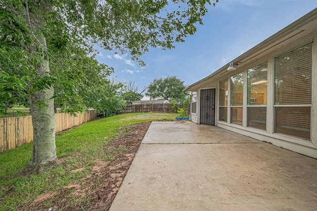 17134 Fairway Glen Ct, Sugar Land, TX 77498 - fenced backyard featuring a patio