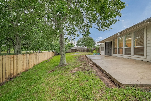 17134 Fairway Glen Ct, Sugar Land, TX 77498 - fenced backyard featuring a patio