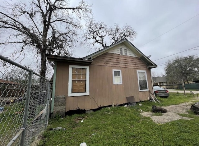 122 Amundsen St, Houston, TX 77009 - view of home's exterior