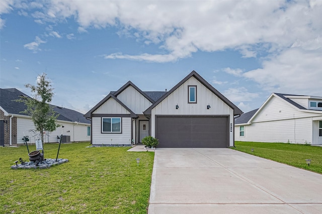 3918 Beltingham Bend Way, Fulshear, TX 77441 - view of front of property featuring board and batten siding, a front yard, driveway, and a garage