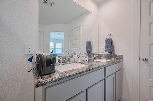 3918 Beltingham Bend Way, Fulshear, TX 77441 - full bathroom featuring a textured wall and double vanity