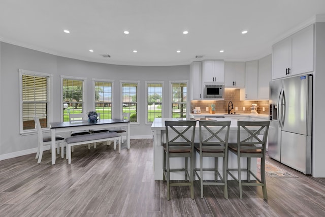 6202 Oleander Dr, Baytown, TX 77523 - kitchen featuring stainless steel appliances, light countertops, recessed lighting, a center island, and decorative backsplash