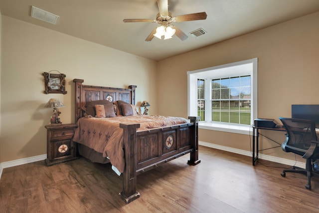6202 Oleander Dr, Baytown, TX 77523 - bedroom featuring wood finished floors, a desk, and a ceiling fan