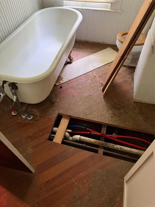 906 E Houston Ave, Crockett, TX 75835 - bathroom with a freestanding tub