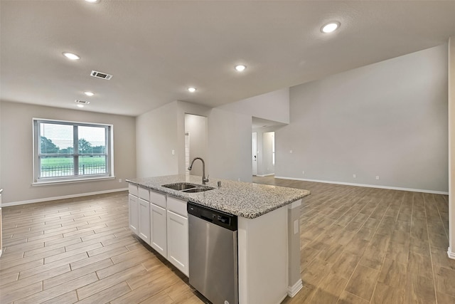160 Majestic Shores Ln, La Porte, TX 77571 - kitchen with dishwasher, light wood-type flooring, open floor plan, an island with sink, and recessed lighting