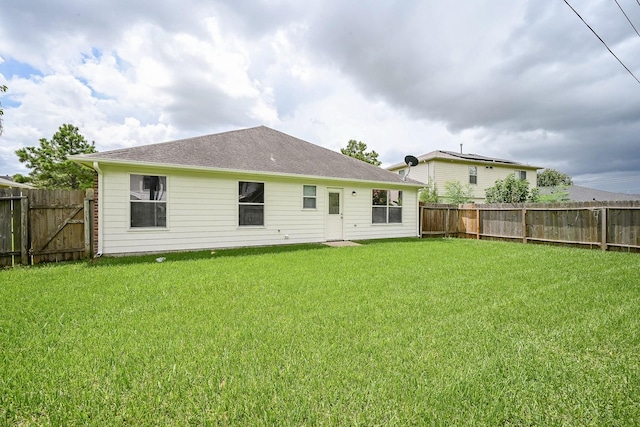 2046 Grand Park Dr, Missouri City, TX 77489 - rear view of house featuring a fenced backyard and roof with shingles