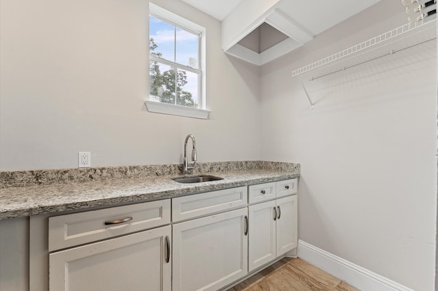 4303 Jonathan St, Bellaire, TX 77401 - bar with a sink and baseboards